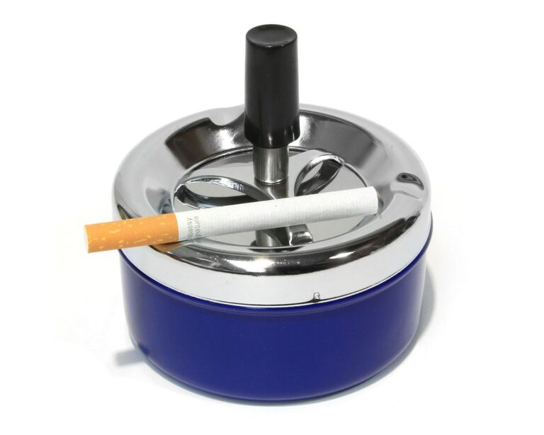 9cm-spinner-ashtray-blue-at2971-1-1.jpg